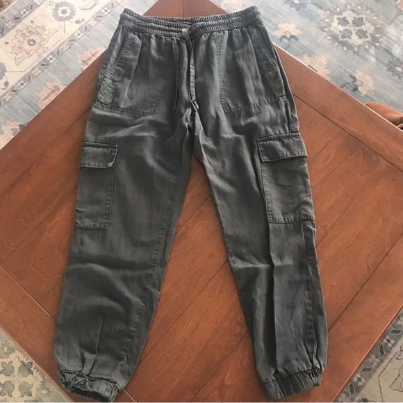 Banana Republic Pants - Banana Republic Cargo Pants-Small‎
